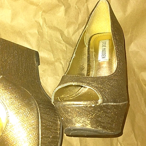 L@@K! Super Sexy Brand New STEVE MADDEN Metallic Sparkle Gold Peep Toe ELSI heel - Picture 10 of 16